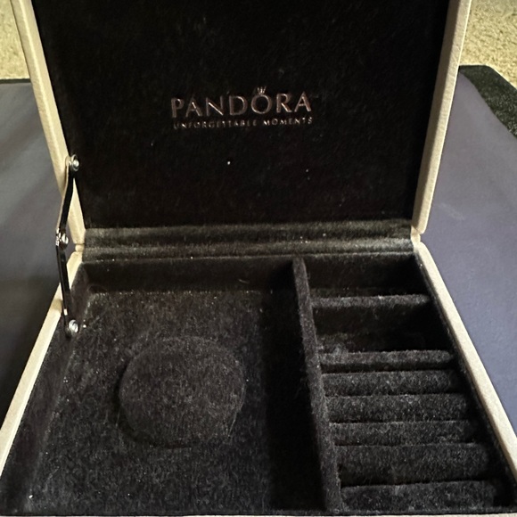 Leather Pandora jewelry box - Picture 4 of 6